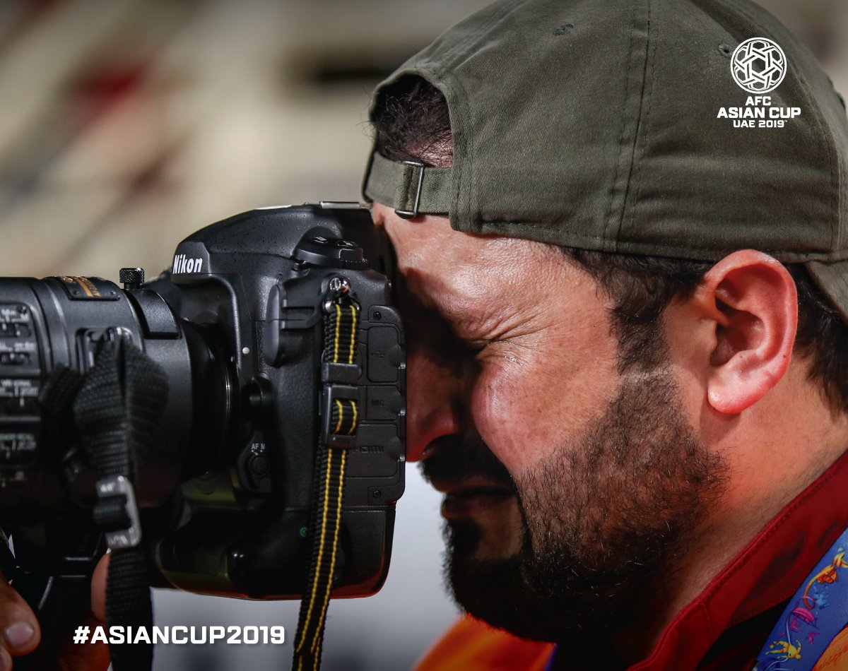 دموع مصور عراقي تخطف الأنظار في كأس اسيا
