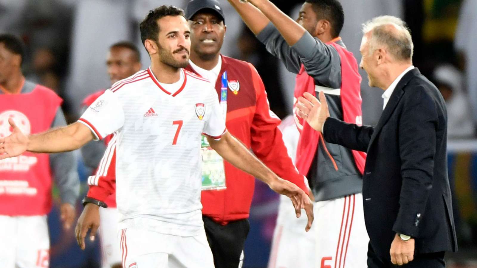 كأس آسيا: الإمارات تؤمن صدارتها بالتعادل أمام تايلاند