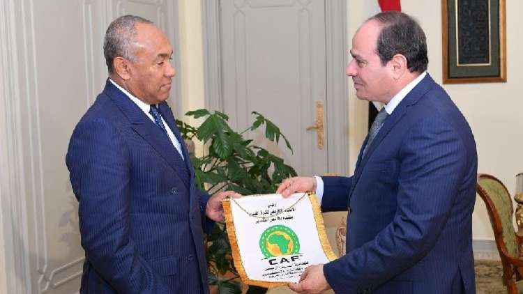 السيسي يطمئن رئيس الاتحاد الإفريقي لكرة القدم
