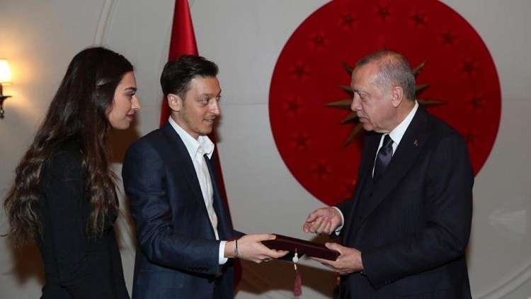 انتقادات جديدة لأوزيل بسبب دعوته أوردوغان لحفل زفافه