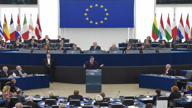 البرلمان الأوروبي يطالب فيفا باحترام حقوق الإنسان !