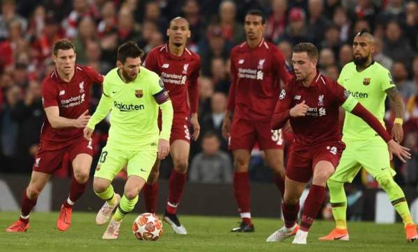 قائد ليفربول يكشف سر عدم استبدال قميصه مع ميسي عقب مباراة برشلونة
