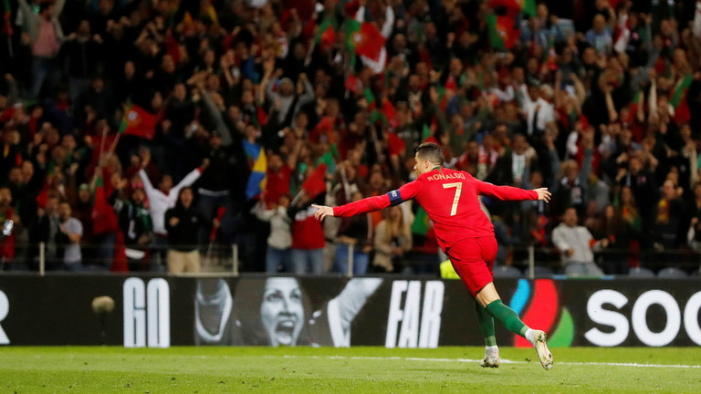 "هاتريك" رونالدو يقود البرتغال لنهائي دوري الأمم الأوروبية