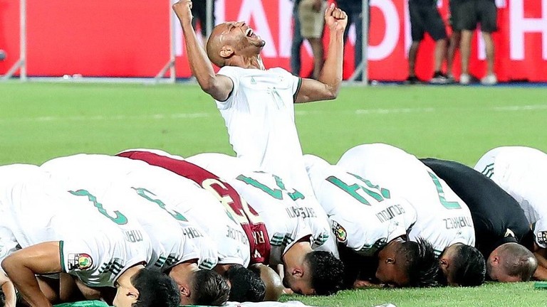 نجم المنتخب الجزائري يصل قطر للانضمام إلى الريان