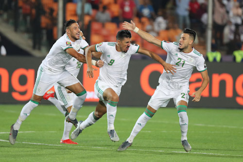 الملك يهنئ الجزائر بمناسبة فوزها بكأس افريقيا