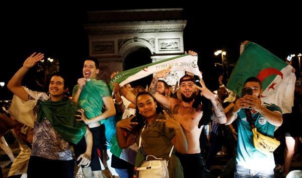 إعتقال عشرات الجزائريين بفرنسا عقب احتفالات التتويج باللقب