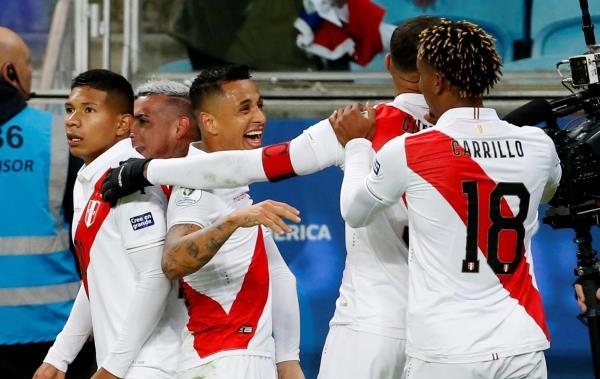 بيرو تطيح بتشيلي وتتأهل لنهائي كوبا أمريكا