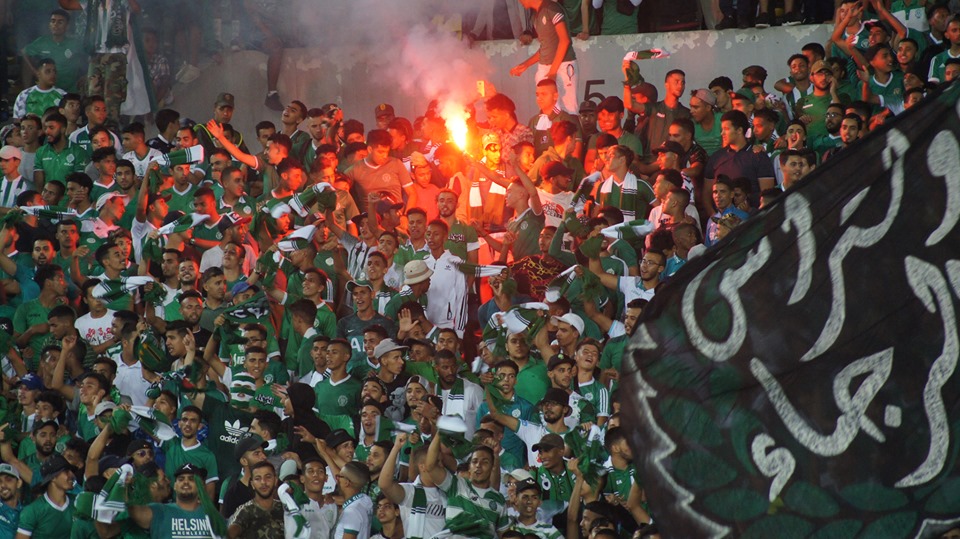 الاتحاد الفلسطيني لكرة القدم يكافئ جماهير الرجاء