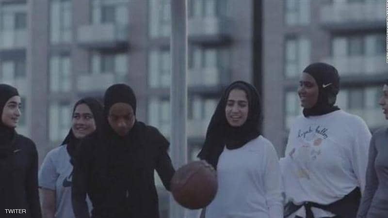 بطل الدوري الأمريكي لكرة السلة يطلق "حجابا رياضيا" يحمل اسمه