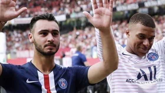 كان الفرنسي يعلن تعاقده مع لاعب باريس سانجرمان المغربي