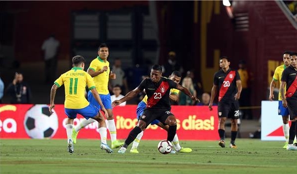 البيرو تطيح بالبرازيل في المباراة الودية التي جمعت بينهما