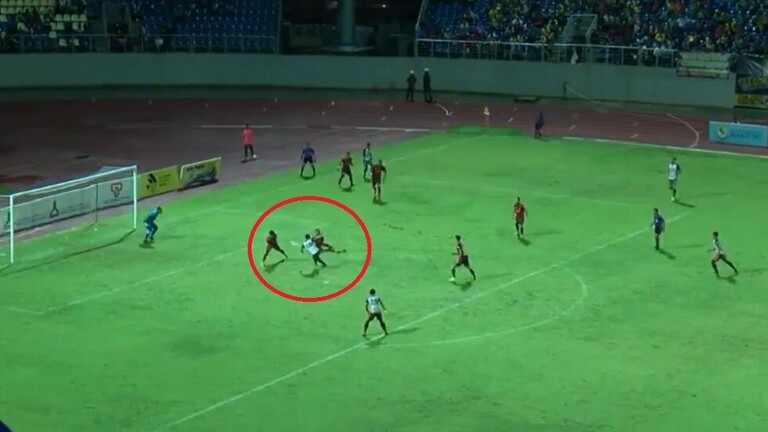 بالفيديو.. لاعب فلسطيني يسجل هدفا "عالميا" على طريقة "رابونا"
