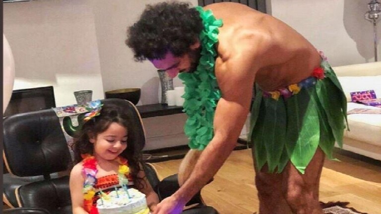 بالصور.. صلاح يحتفل بعيد ميلاد ابنته على طريقة "موانا"
