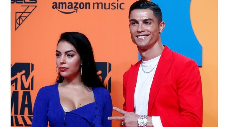رونالدو وجورجينا يخطفان الأنظار في حفل MTV بإشبيلية