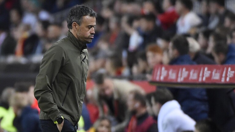 مورينو يودع لاعبي إسبانيا بالبكاء.. وإنريكي يقترب من العودة إلى منصبه