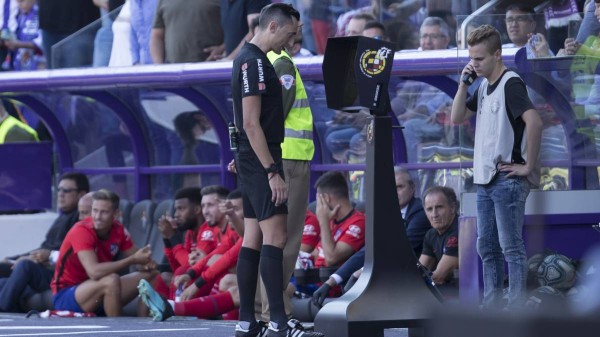 الكشف عن حكم المباراة النهائية بين ريال وأتلتيكو مدريدخ