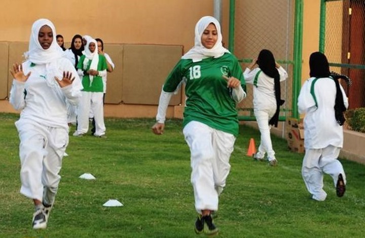 السعودية تطلق أول دوري لكرة القدم النسوية