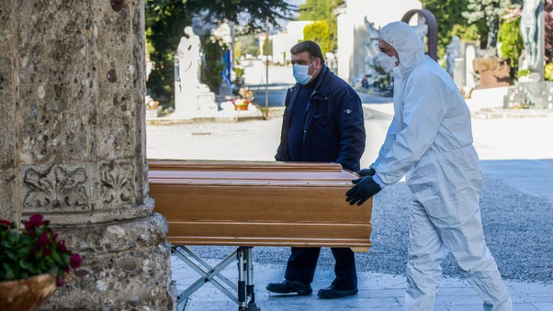 إيطاليا تسجل 889 حالة وفاة جديدة بسبب فيروس "كورونا"