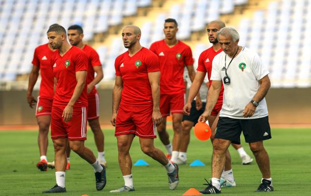مدرب المنتخب الوطني المغربي ولاعبوه يوجهون رسالة للجمهور للوقاية من كورونا