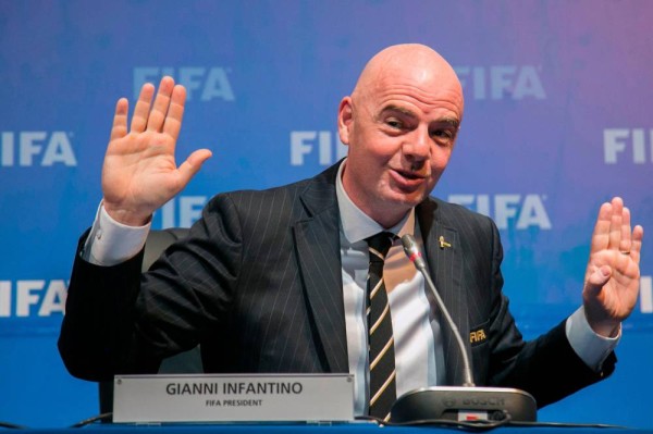الفيفا يقترح السماح بإجراء خمس تغييرات خلال المباراة بسبب أزمة كورونا