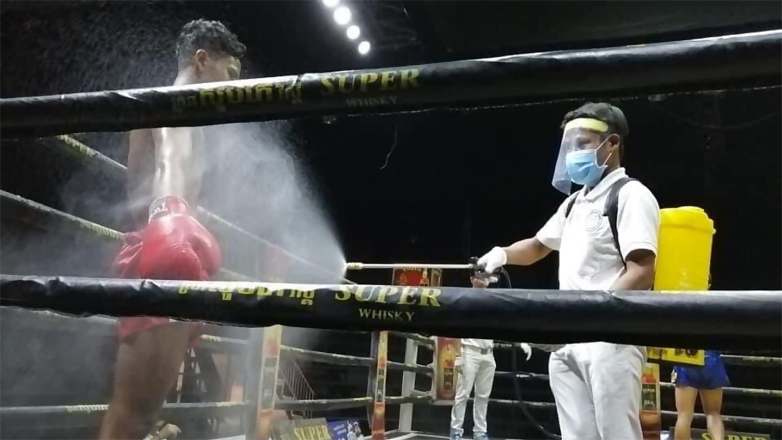 رغم جائحة كورونا.. نيكاراغوا تقيم نزالات الملاكمة بحضور الجماهير
