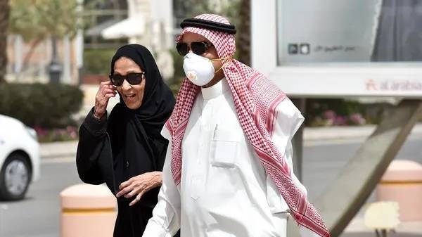 دول عربية تفرض «الحظر الكلي» في عيد الفطر لمنع تفشي فيروس كورونا