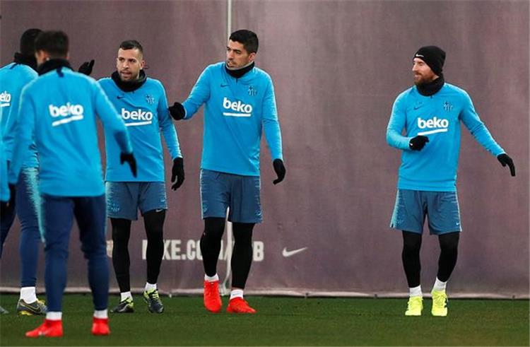 رسميا.. برشلونة يعلن عودة لاعبيه إلى التدريبات