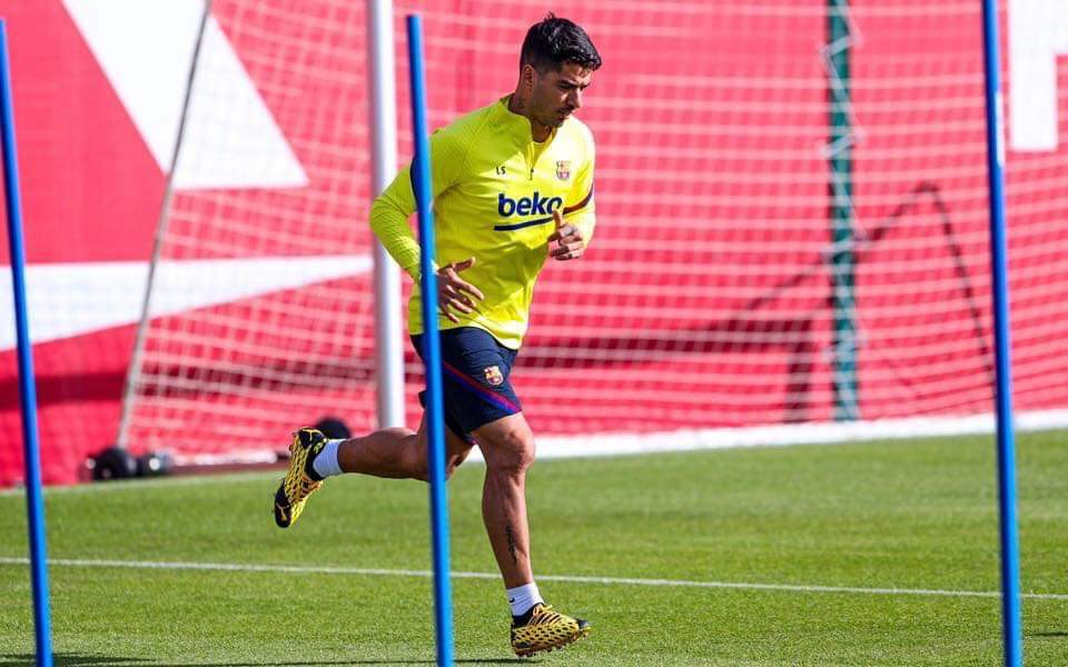 لاعبو برشلونة يجرون تدريبهم الأول وسط إجراءات صارمة