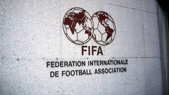 الإتحاد الدولي لكرة القدم يصدر قرارا استثنائيا بشأن الميركاتو