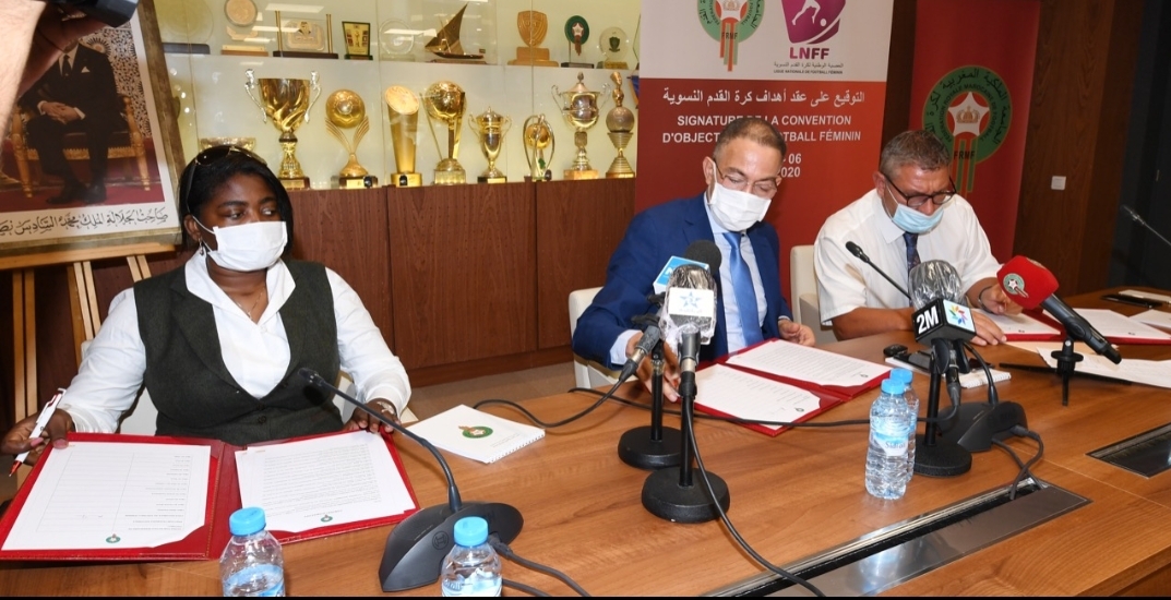 الجامعة توقع اتفاقية عقد اهداف لتطوير الكرة النسوية بالمغرب