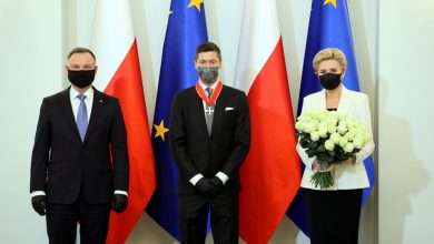 رئيس بولندا يكرم ليفاندوفسكي بأعلى وسام
