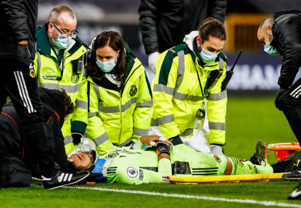 حارس وولفرهامبتون يتعرض لإصابة خطيرة أمام ليفربول