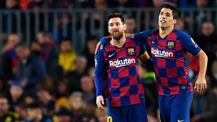 سواريز ينصح ميسي بشأن مستقبله مع برشلونة