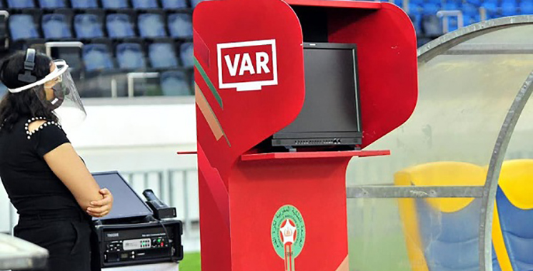 الجامعة تصادق على عقوبات جديدة خاصة بتقنية الـ VAR في مباريات البطولة والكأس