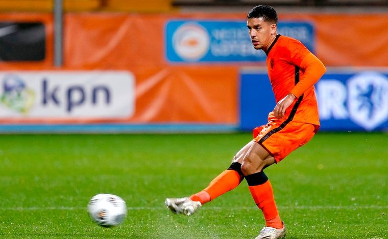 اللاعب ذو الأصول المغربية عبدو هروي يتألق مع هولندا في كأس أوروبا للشباب