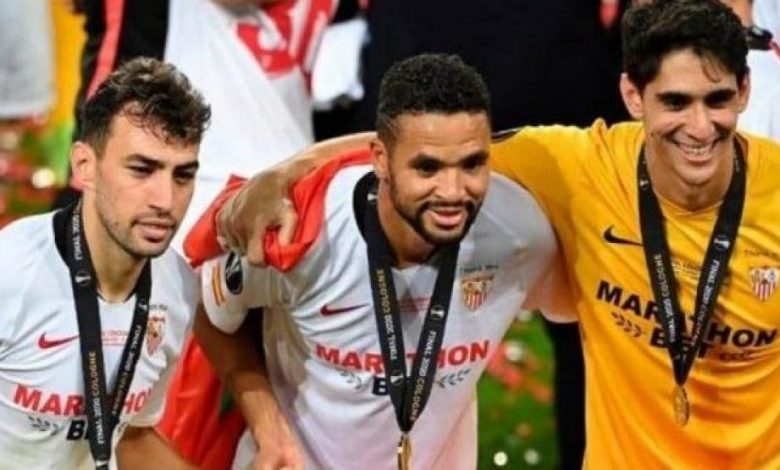 إشبيلية يعلن استدعاء لاعبيه لمعسكر المنتخب الوطني المغربي