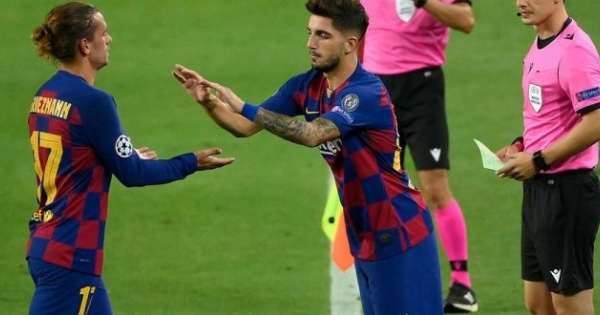 برشلونة يعلن انتقال لاعبه الشاب مونشو إلى غرناطة