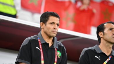 عموتة يتجه لإجراء تغيير مهم في تشكيلة المنتخب أمام الجزائر