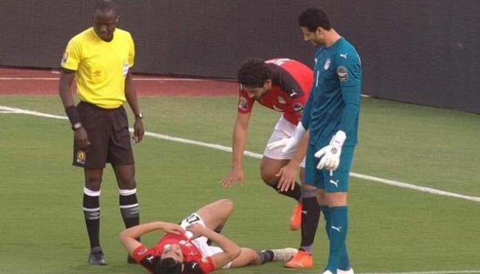 المنتخب المصري يعلن إصابة مدافعه بقطع في الرباط الصليبي