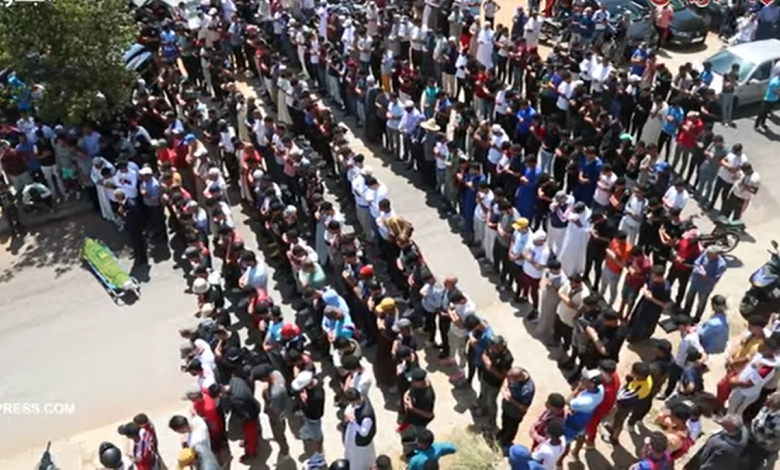 بالفيديو : اجواء مهيبة في جنازة مشجع الجيش الملكي المقتول