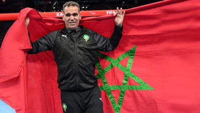نجا من حادث مميت وكان لاعبا للمنتخب.. 9 معلومات عن هشام الدكيك مهندس ثورة الفوتسال المغربي