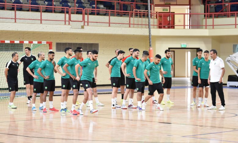الدكيك يستدعي 13 لاعبا لمعسكر منتخب الفوتسال