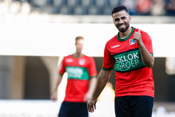 طنان يسجل أول أهدافه في الموسم الجديد من الدوري الهولندي