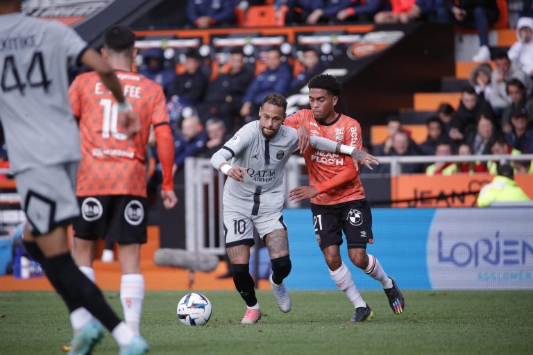 باريس سان جيرمان ينتزع فوزا صعبا أمام لوريان في الدوري الفرنسي