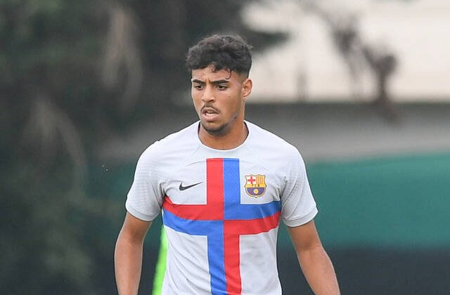 شادي رياض ينال اعجاب تشافي هيرنانديز