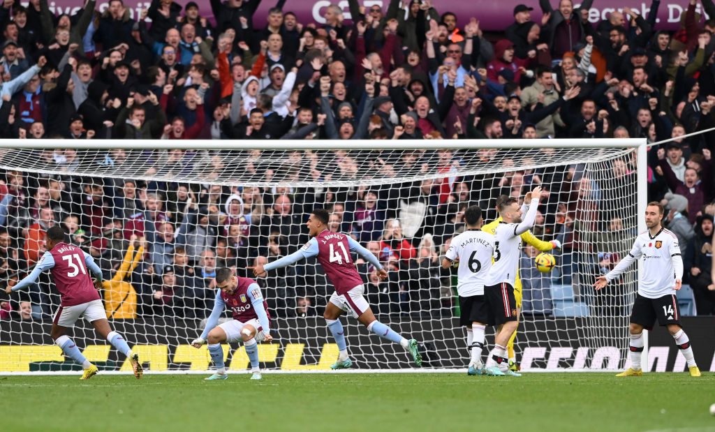 أستون فيلا يفوز على مانشستر يونايتد في الدوري الإنجليزي