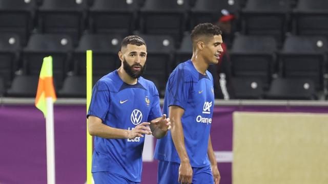 الإصابة تهدد مشاركة بنزيما مع فرنسا أمام أستراليا في المونديال