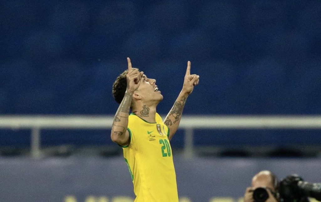 فيرمينو بعد غيابه عن قائمة البرازيل في المونديال :"أتمنى أن يتمكن زملائي من تحقيق النجمة السادسة للبرازيل"