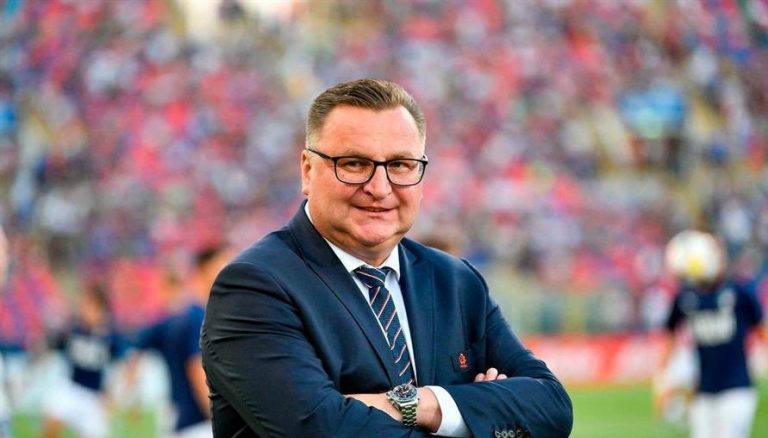 مدرب بولندا: الدوسري سبب لنا الكثير من المشاكل