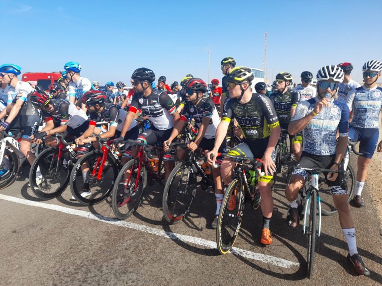 فوز الإماراتي أحمد المنصوري بالمرحلة الأولى من الجائزة الكبرى للمسيرة الخضراء للدراجات